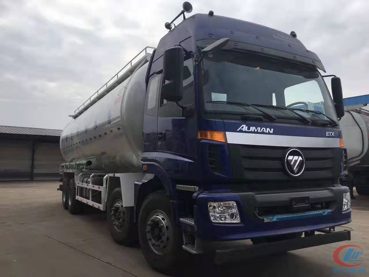 DG视讯福田欧曼30吨粉粒物料运输车